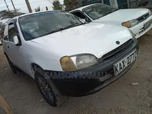 Toyota Vitz 2000 White