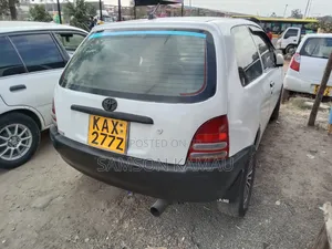 Toyota Vitz 2000 White