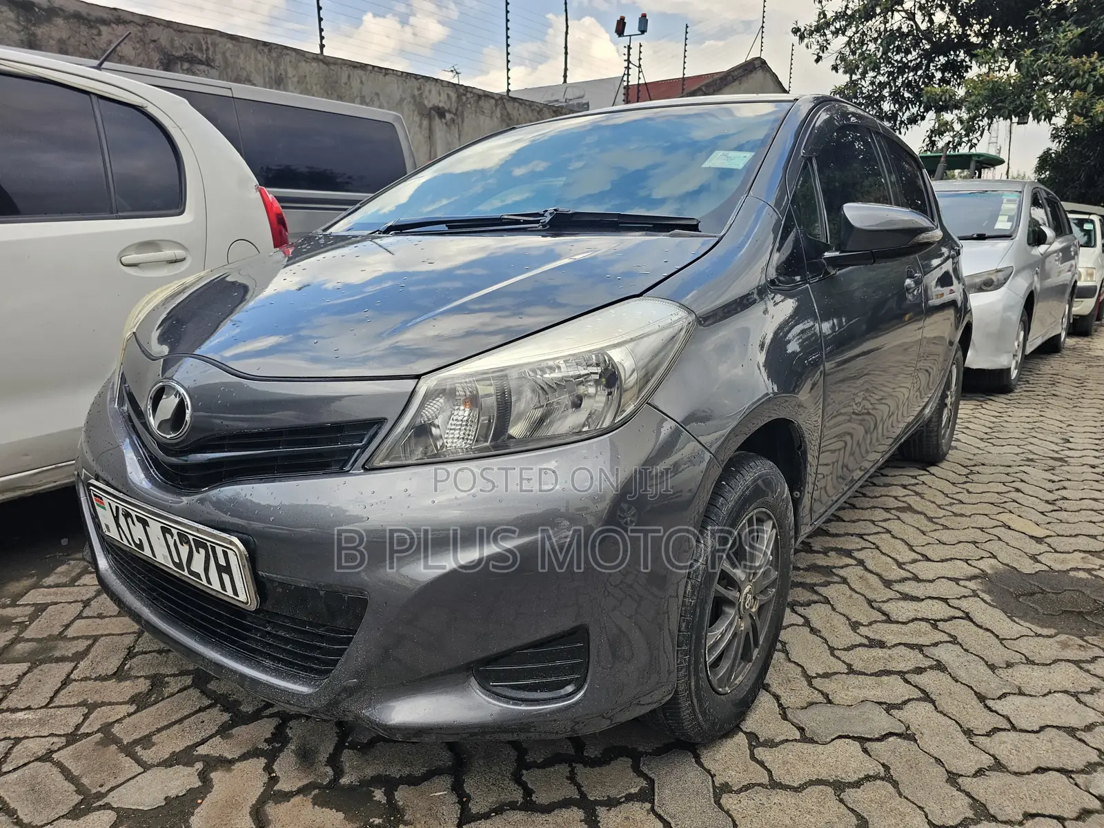Toyota Vitz 2011 Gray