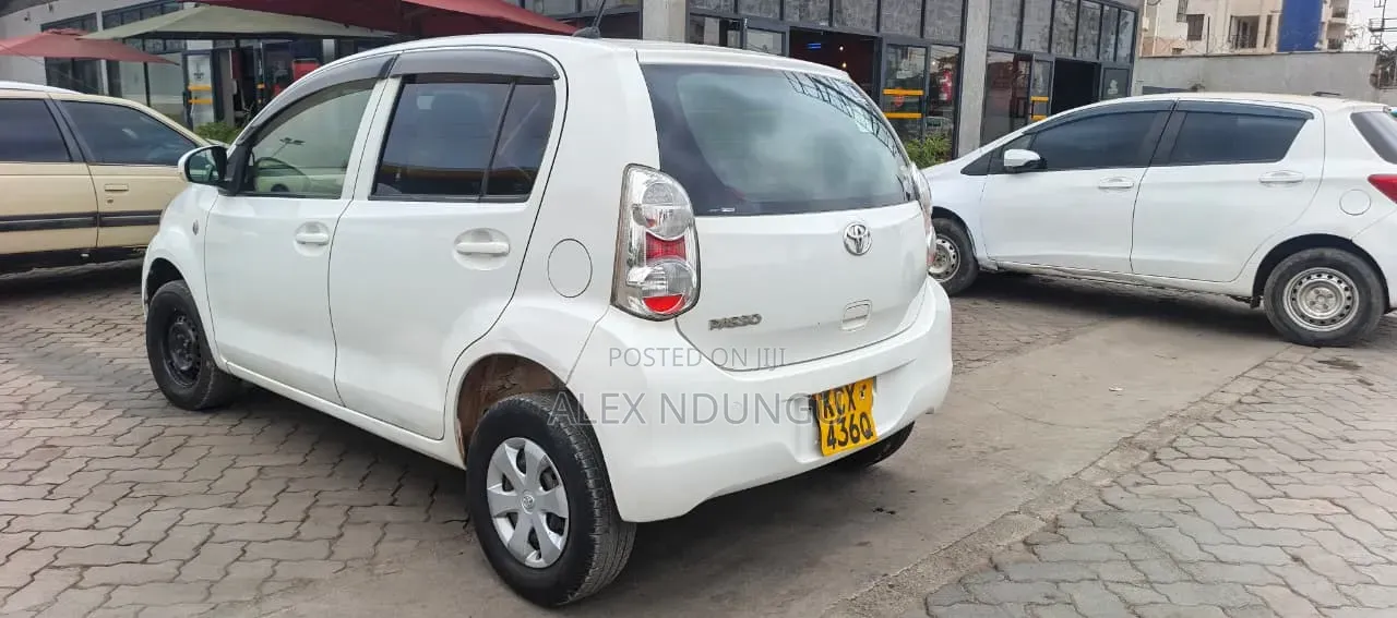 Toyota Passo 2012 White