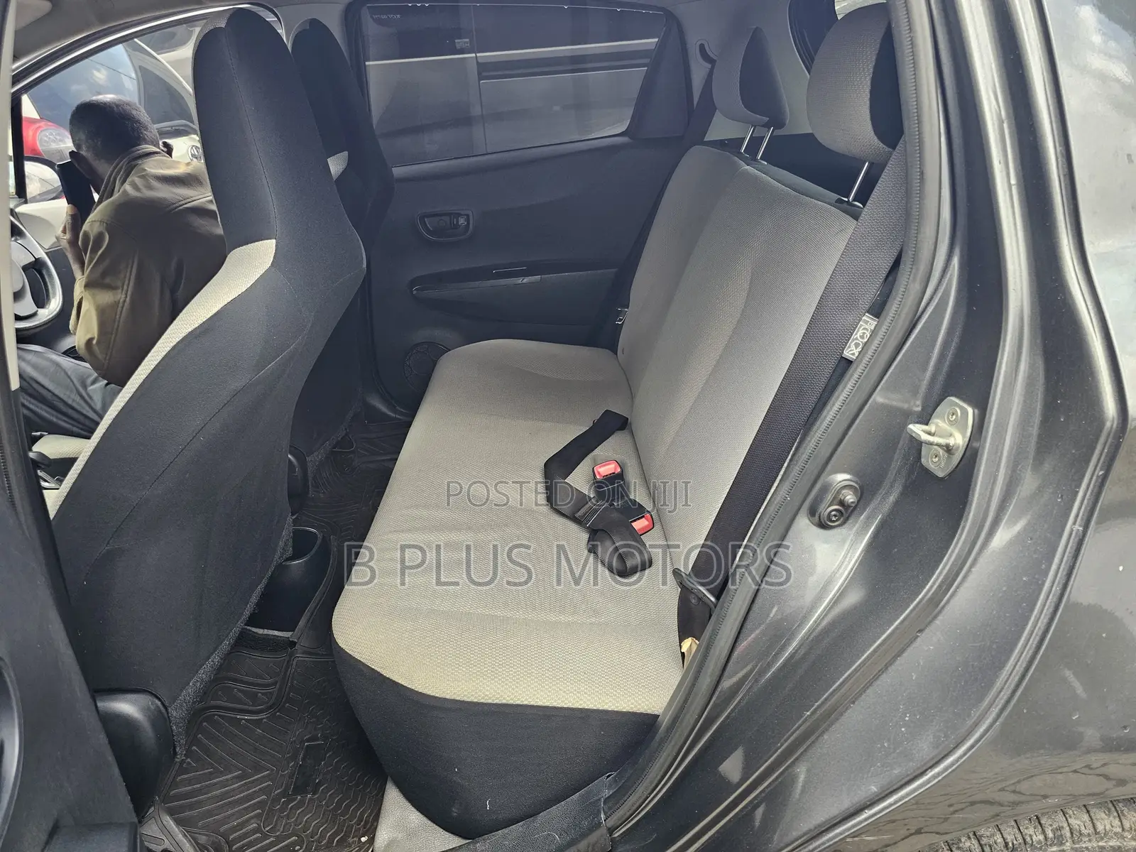 Toyota Vitz 2011 Gray