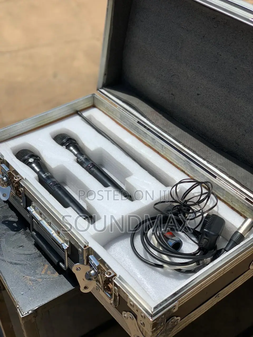 Wireless and Wired Mics Rental