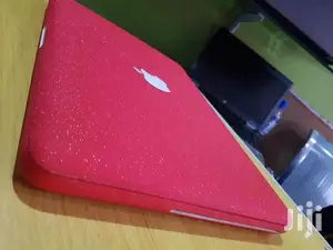 Apple Macbook4 Unibody 14" 250GB HDD 4GB RAM 