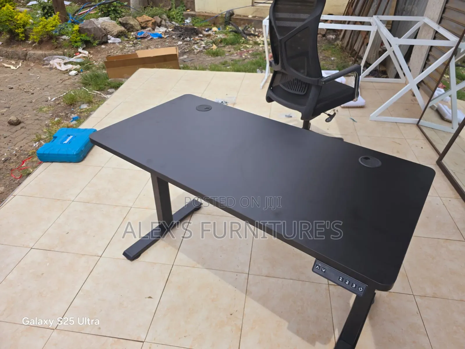 Office Desk With Adjustable Gears 