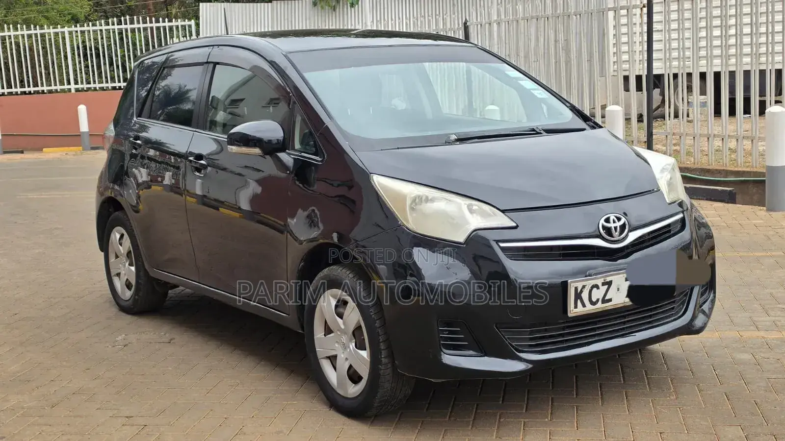 Toyota Ractis 2012 Black