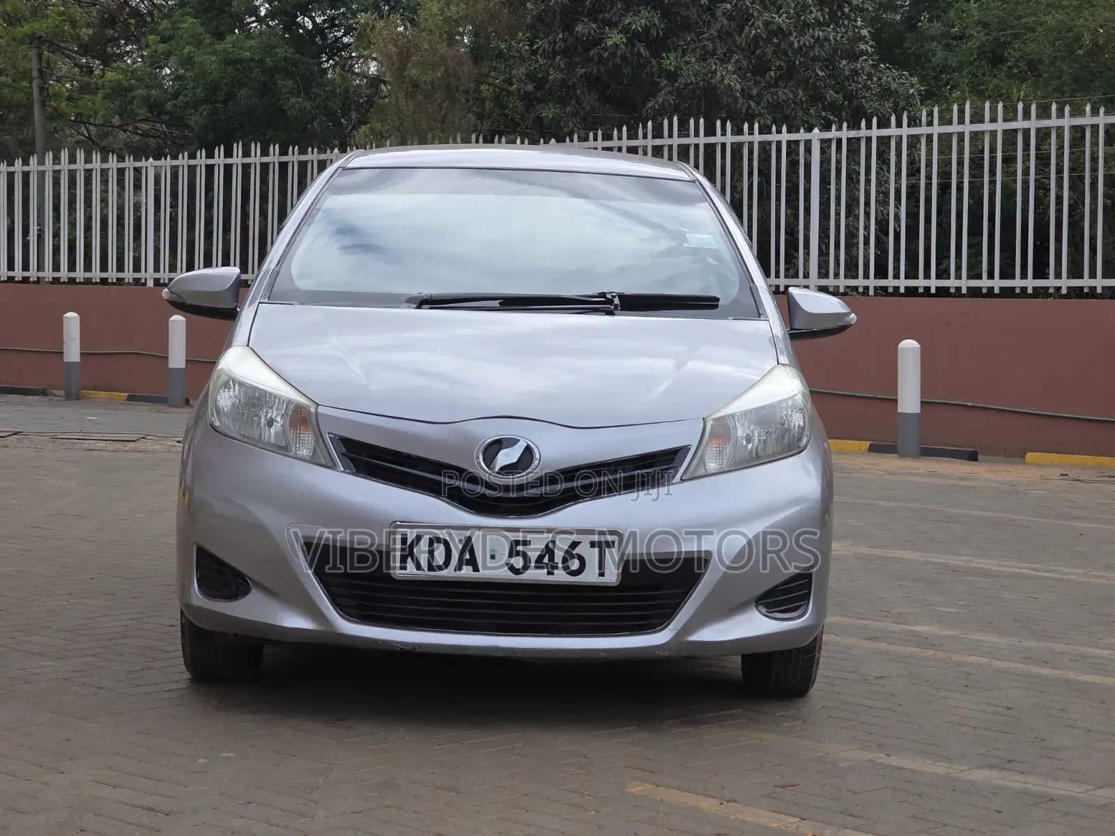 Toyota Vitz 2013 Silver