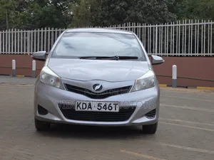 Toyota Vitz 2013 Silver