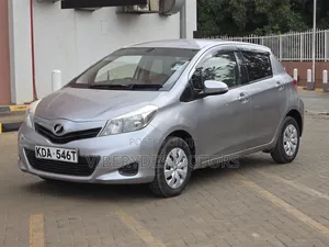 Toyota Vitz 2013 Silver
