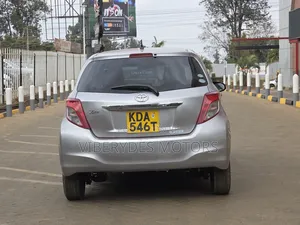 Toyota Vitz 2013 Silver