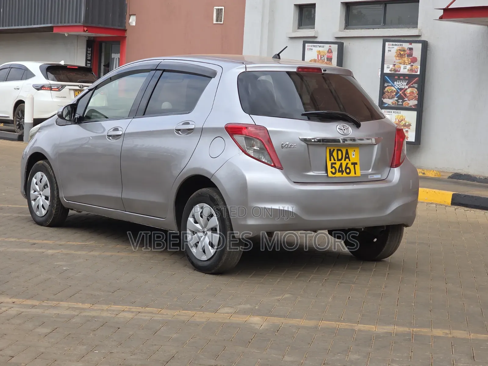 Toyota Vitz 2013 Silver