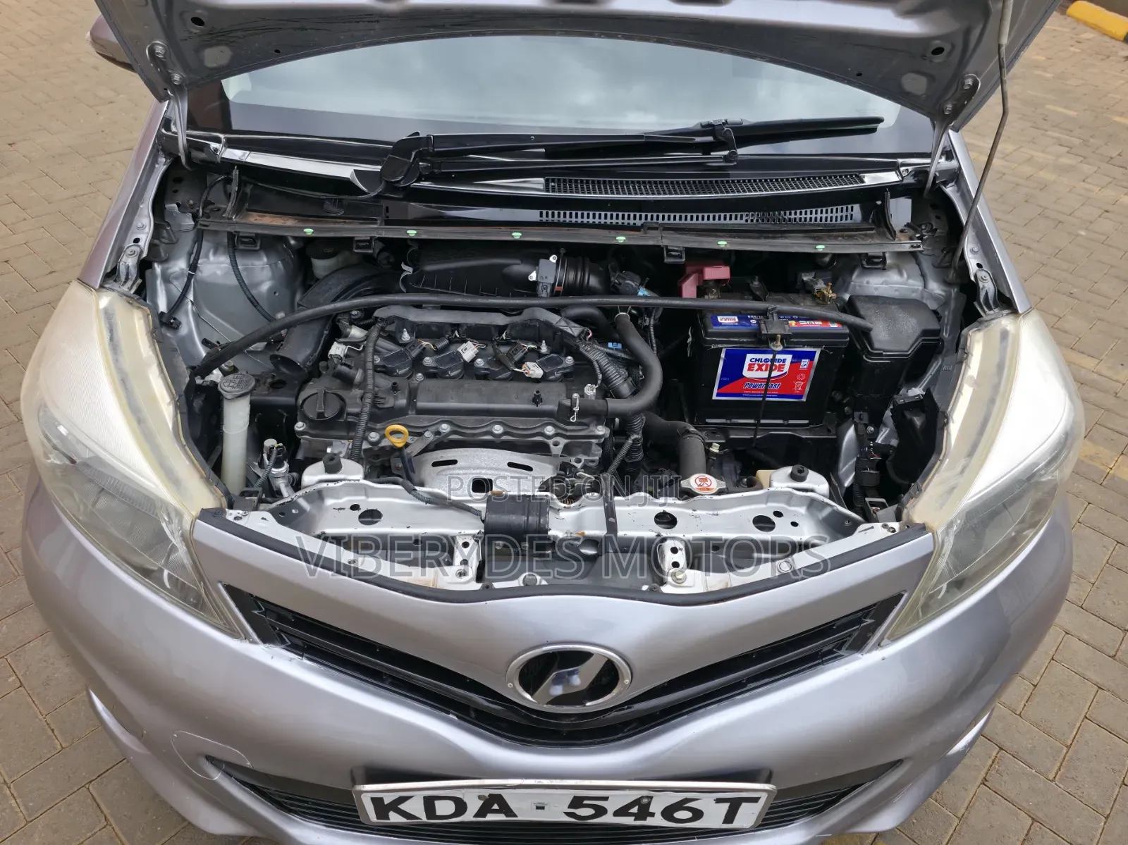 Toyota Vitz 2013 Silver