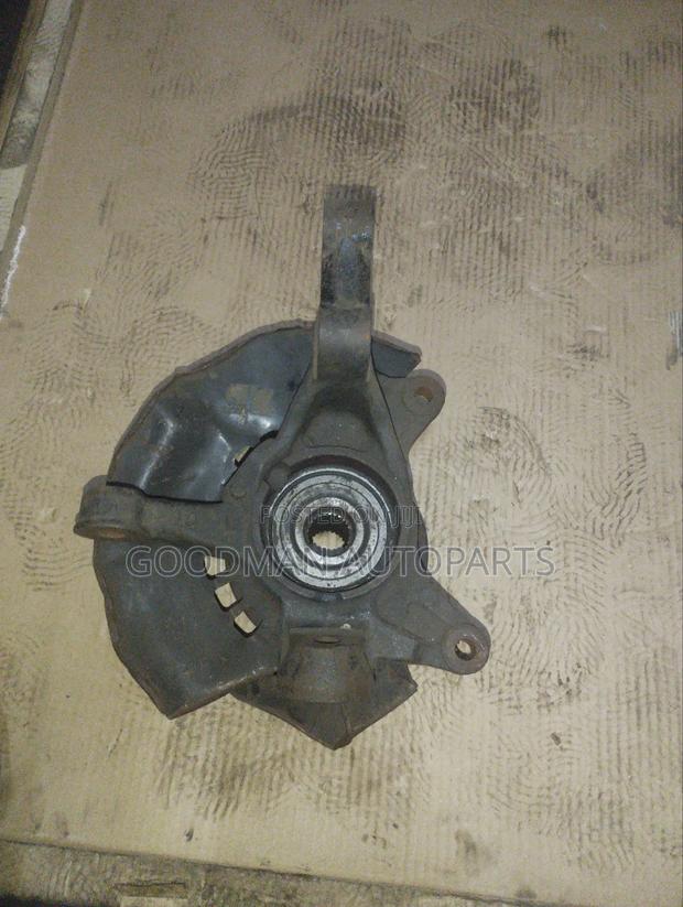 Front Hub Noah/Voxy