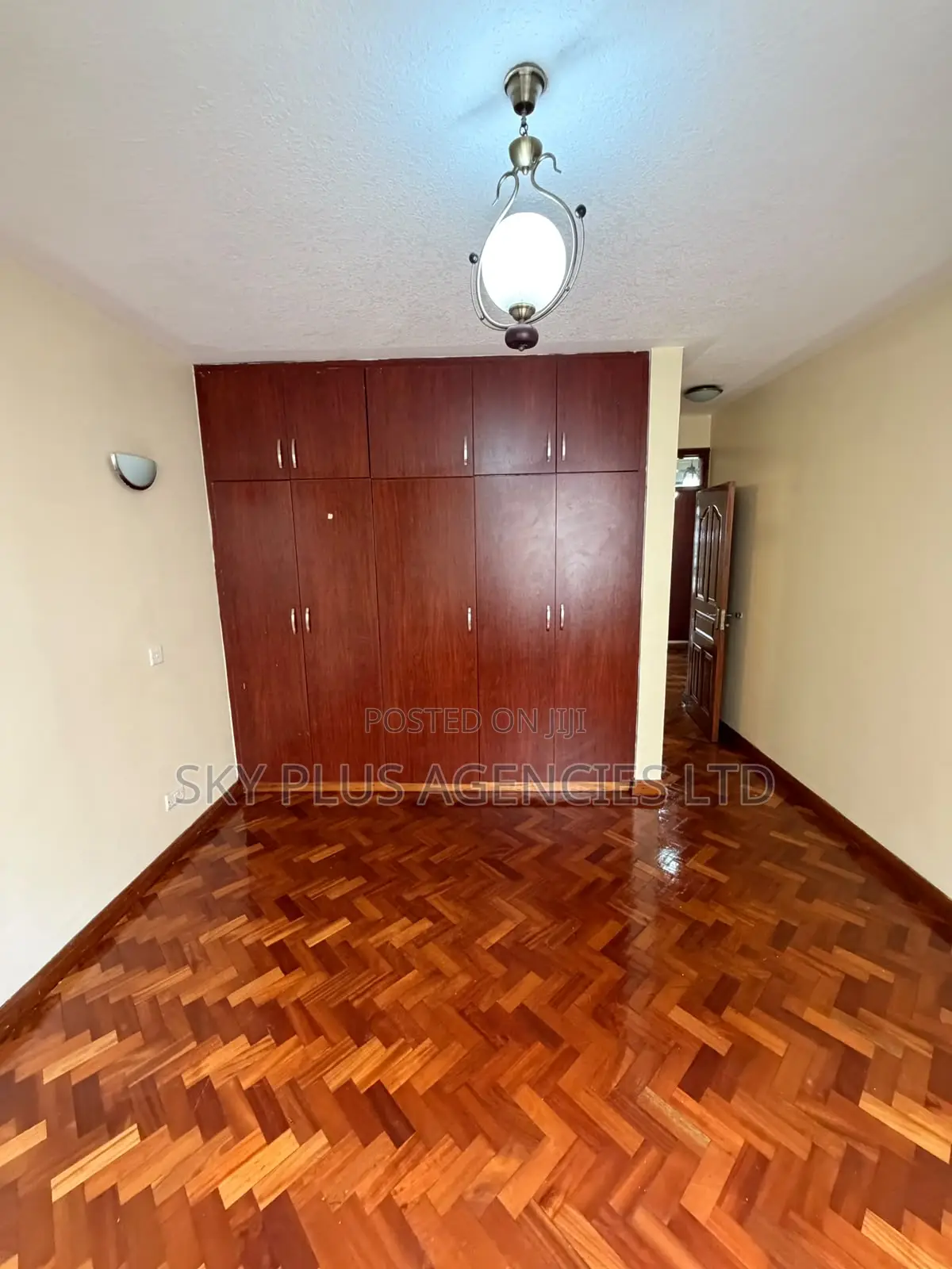 Furnished 3bdrm Apartment in Valley Arcade for sale