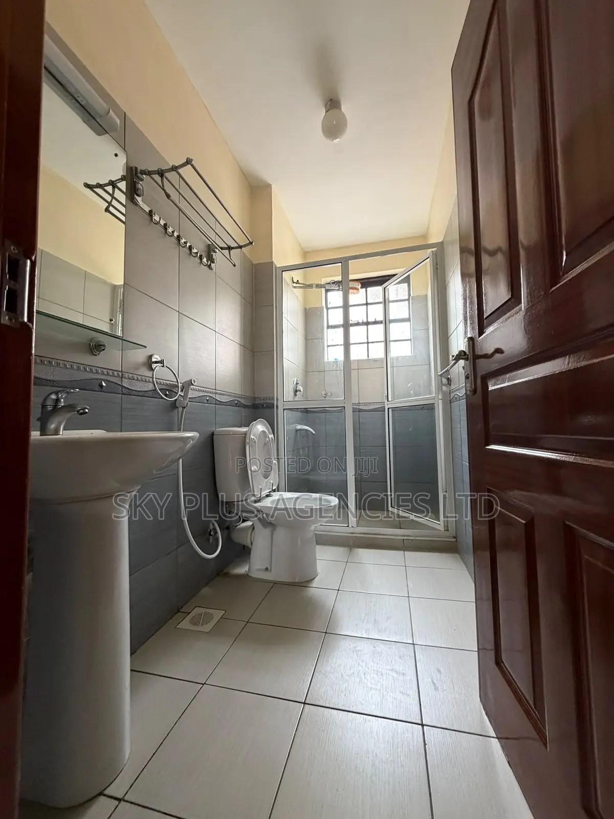 Furnished 3bdrm Apartment in Valley Arcade for sale