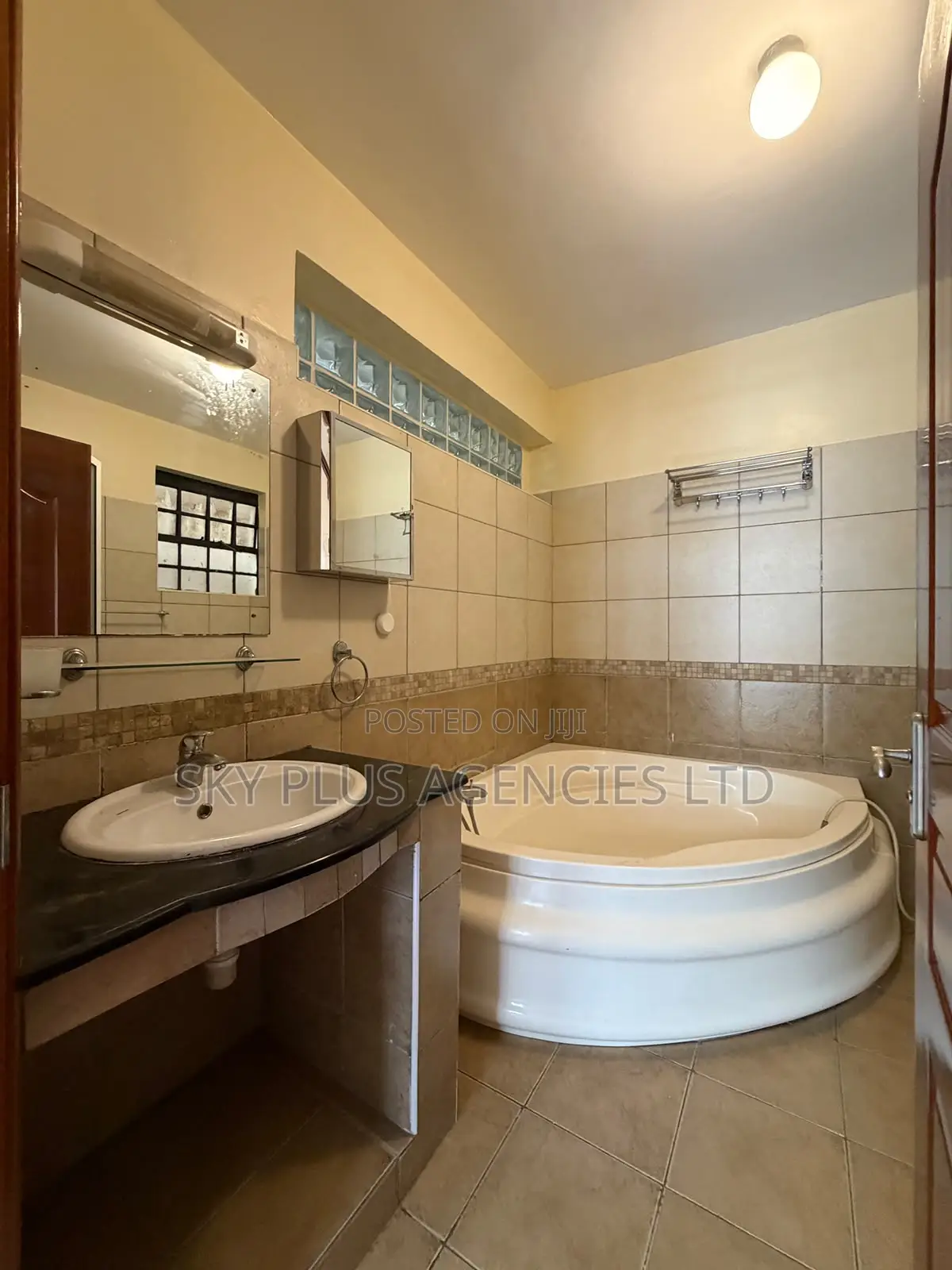 Furnished 3bdrm Apartment in Valley Arcade for sale