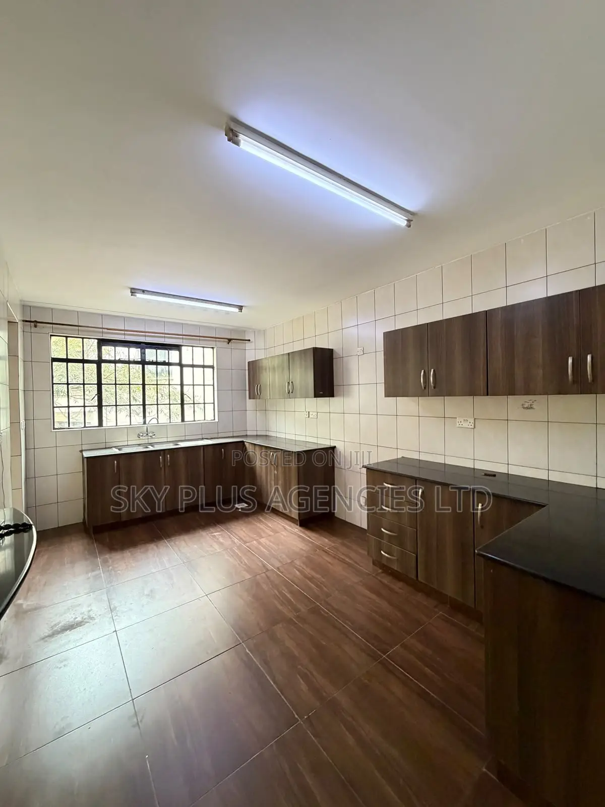 Furnished 3bdrm Apartment in Valley Arcade for sale