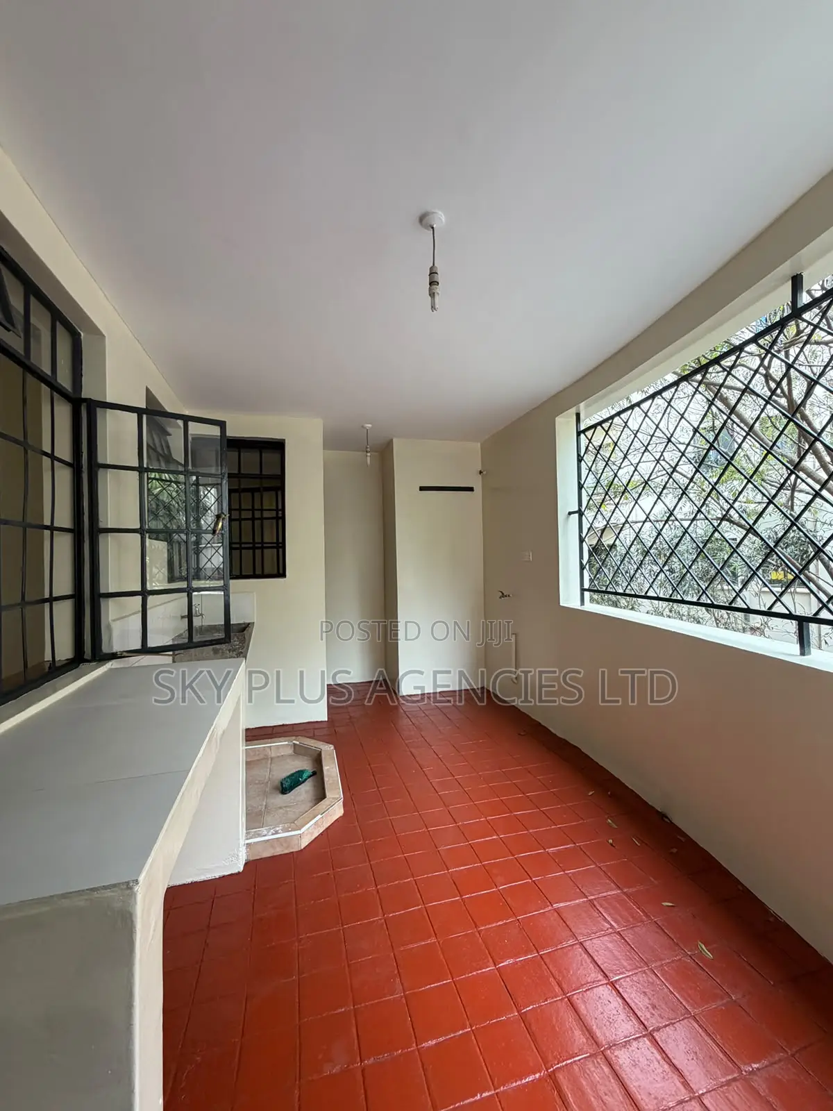 Furnished 3bdrm Apartment in Valley Arcade for sale