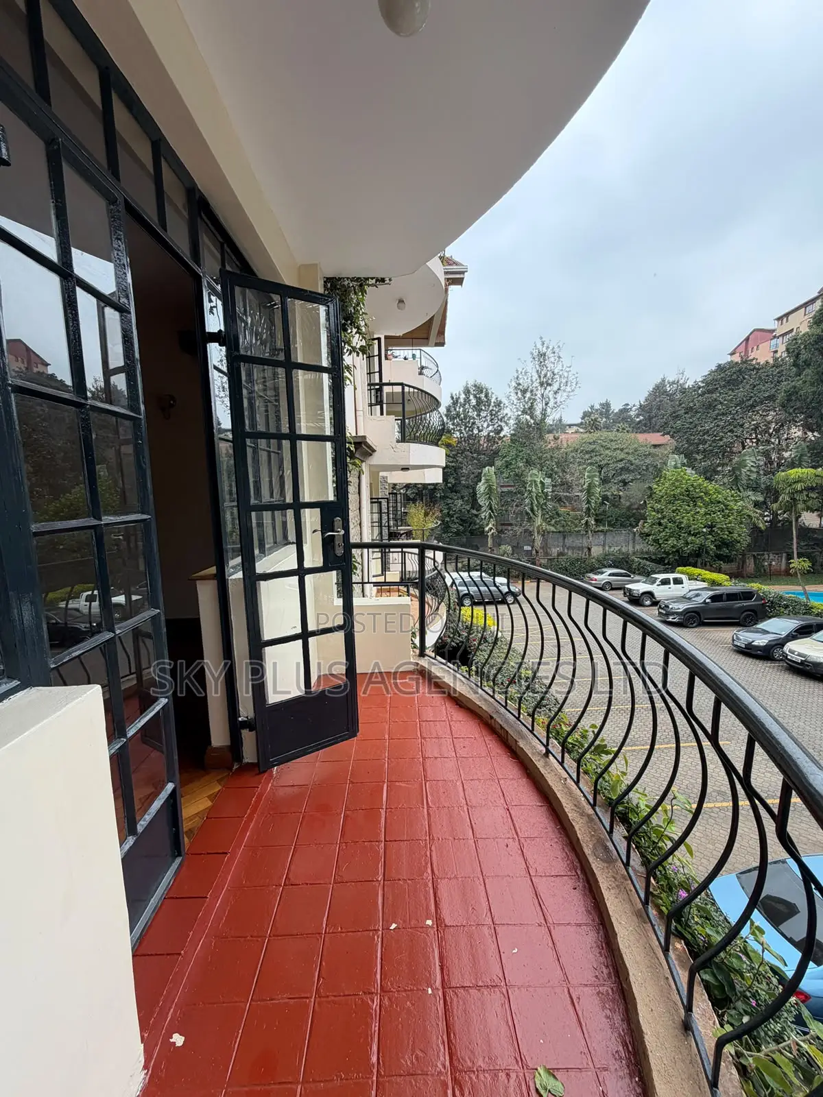 Furnished 3bdrm Apartment in Valley Arcade for sale