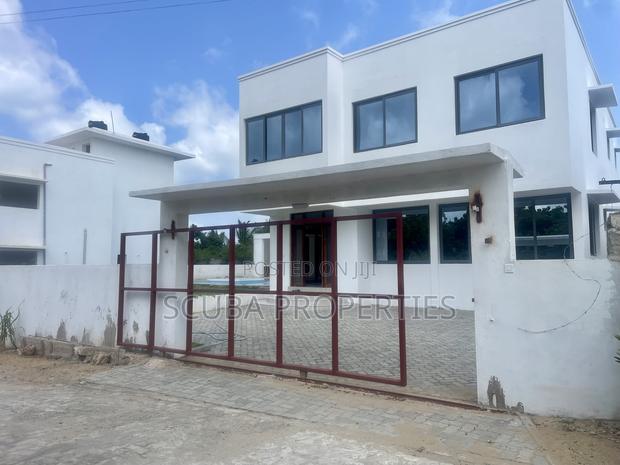 4bdrm House in Casuarina, Town Centre for sale - thumbnail 2