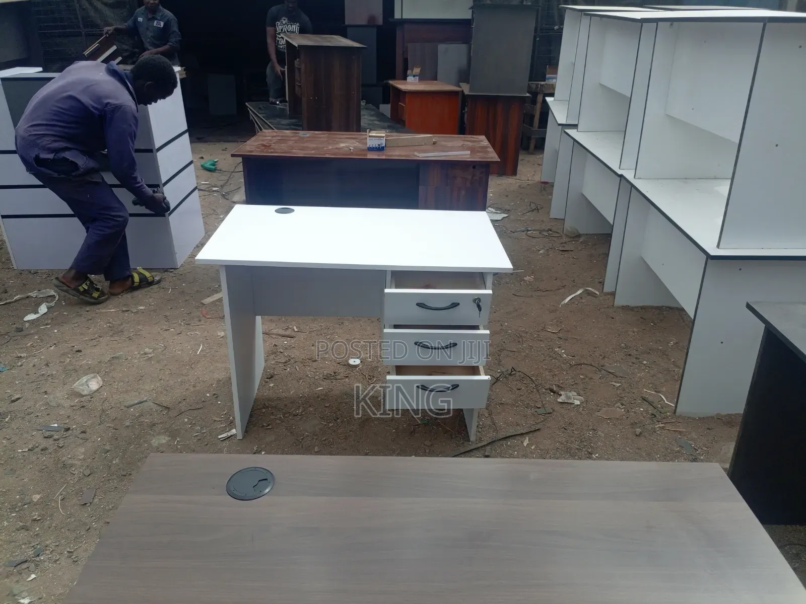 Executive Modern Desk With 3 Drawer