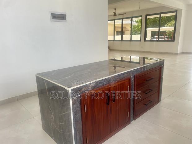 4bdrm House in Casuarina, Town Centre for sale - thumbnail 4