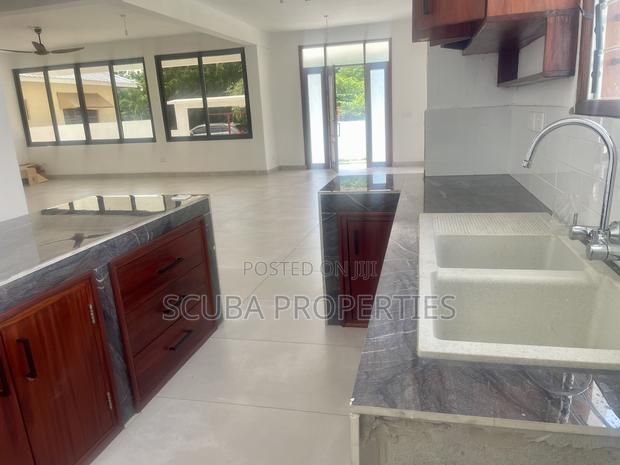 4bdrm House in Casuarina, Town Centre for sale - thumbnail 5