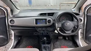 Toyota Vitz 1.3 AWD 5dr 2014 White
