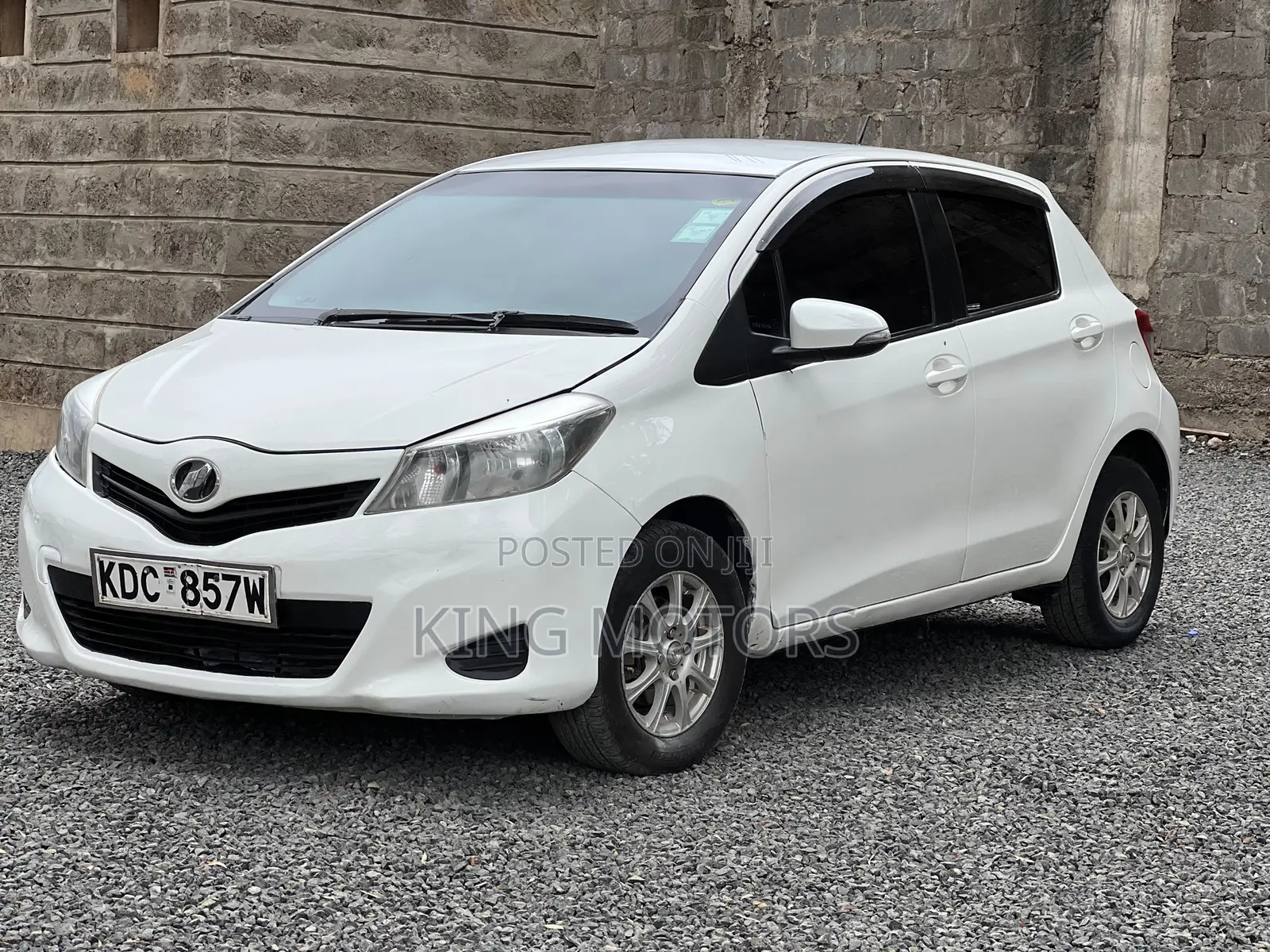 Toyota Vitz 1.3 AWD 5dr 2014 White