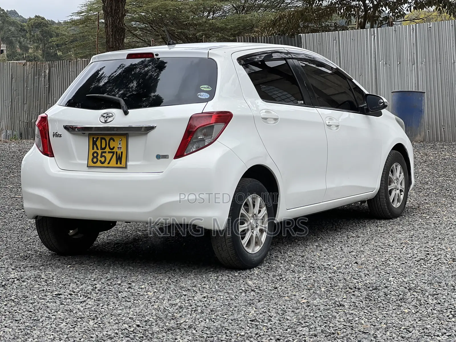 Toyota Vitz 1.3 AWD 5dr 2014 White