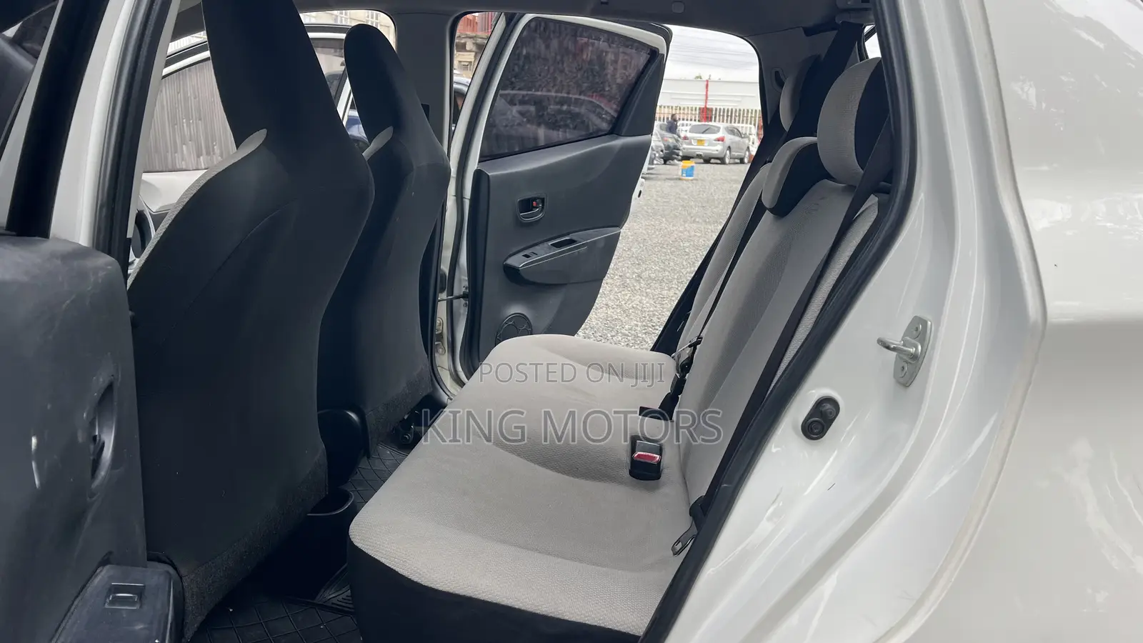 Toyota Vitz 1.3 AWD 5dr 2014 White
