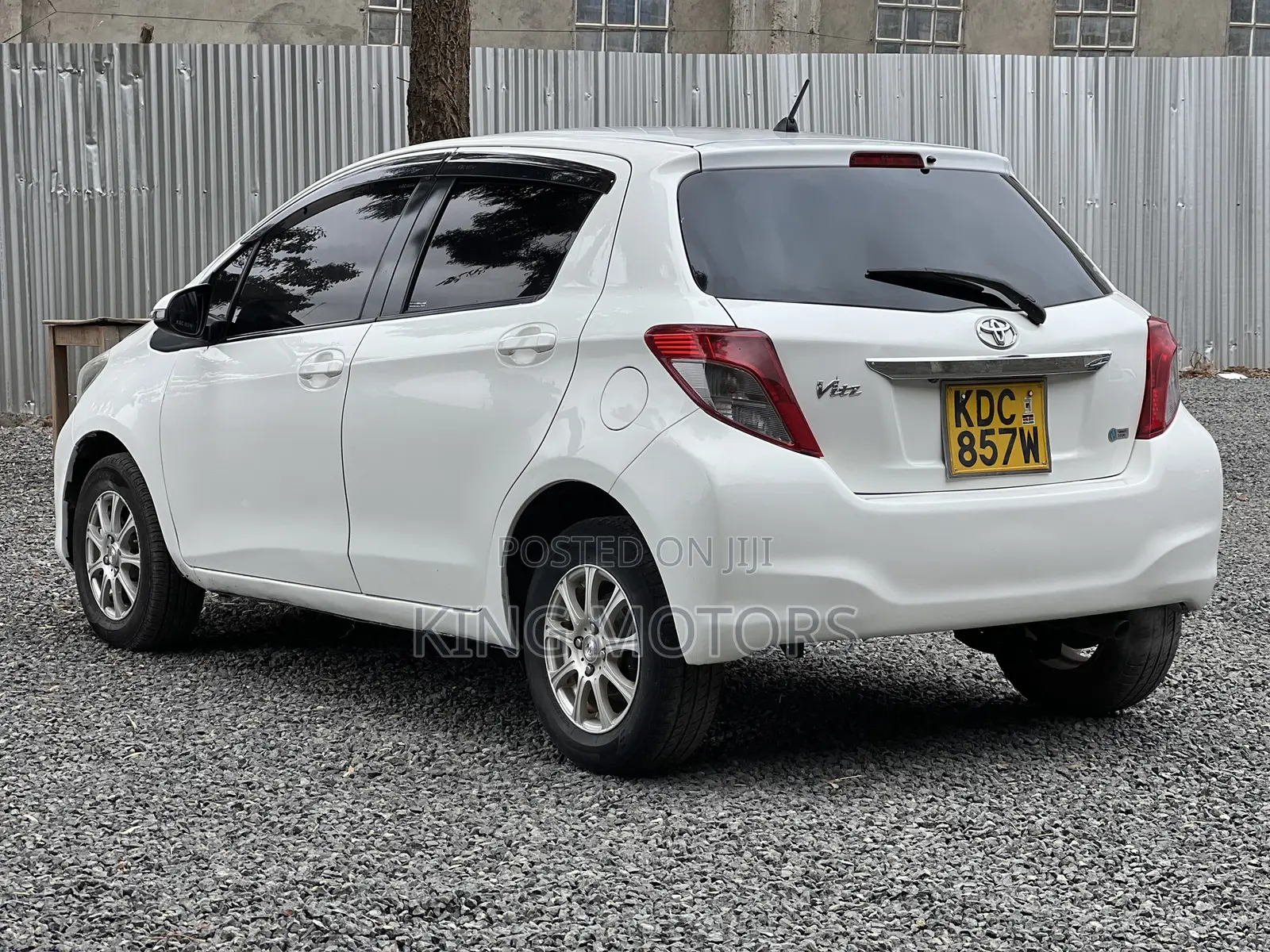 Toyota Vitz 1.3 AWD 5dr 2014 White