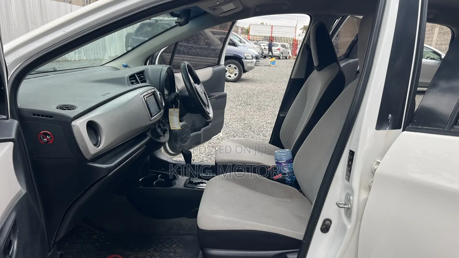 Toyota Vitz 1.3 AWD 5dr 2014 White