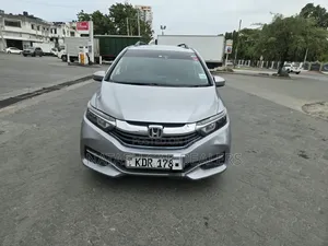 Honda Fit Shuttle 2018 Silver