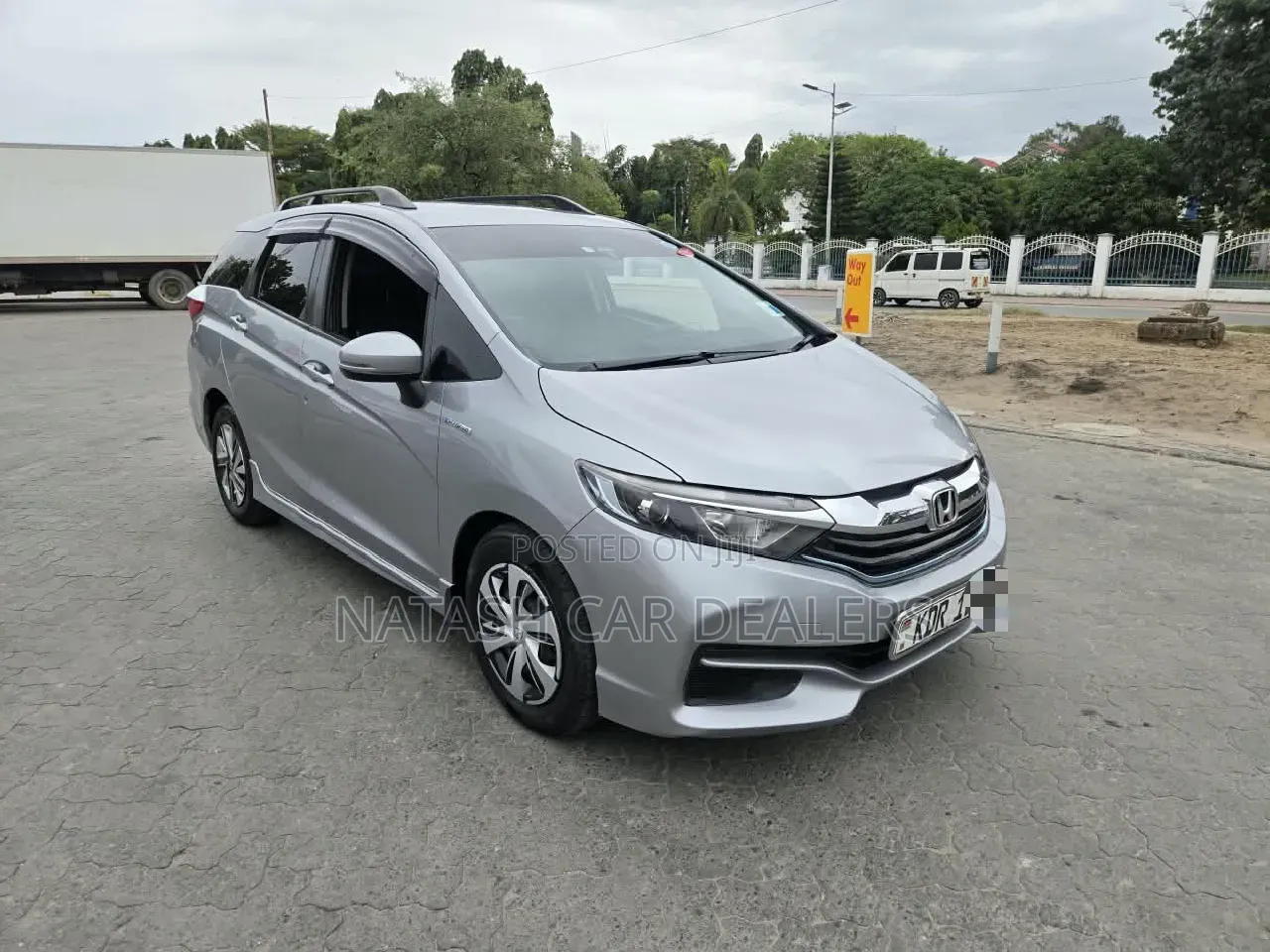 Honda Fit Shuttle 2018 Silver