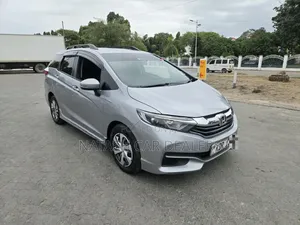 Honda Fit Shuttle 2018 Silver