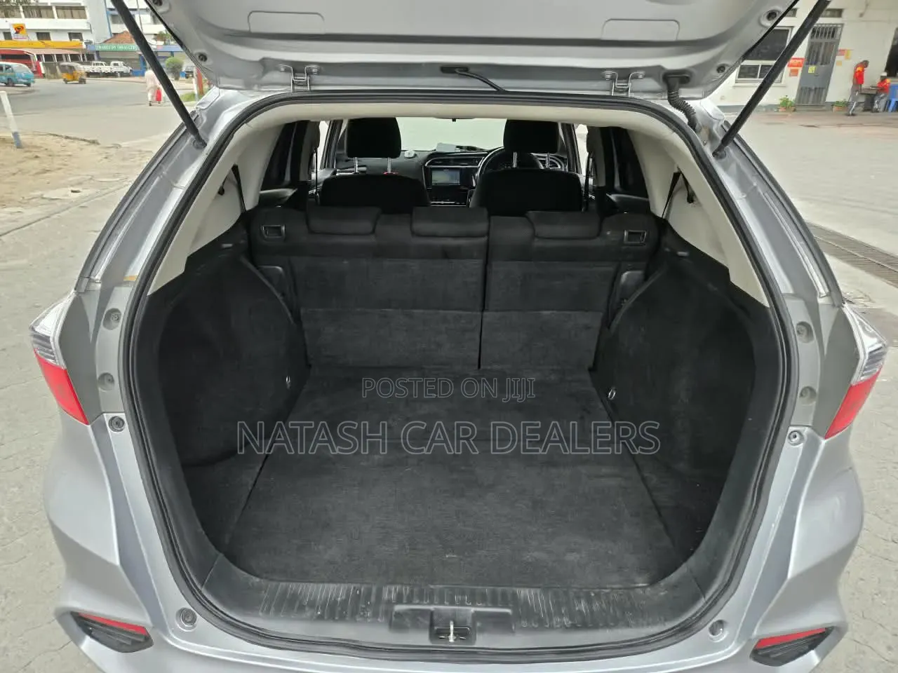 Honda Fit Shuttle 2018 Silver