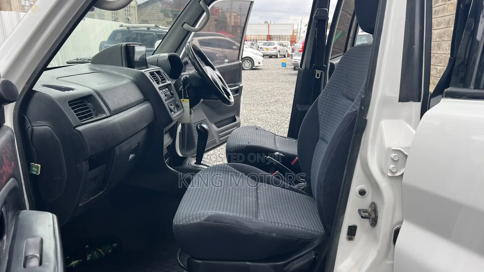 Mitsubishi Pajero IO 2000 White