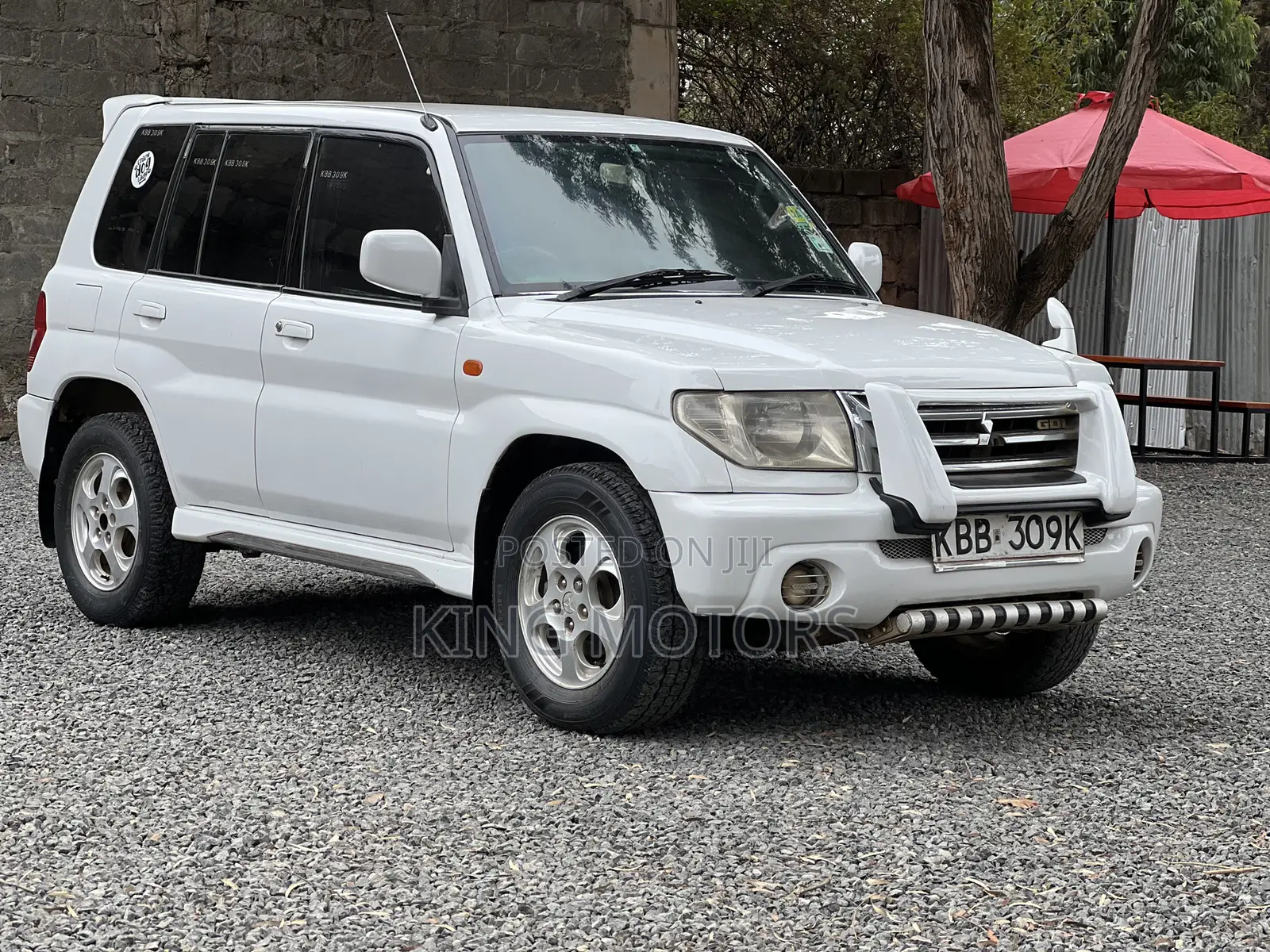 Mitsubishi Pajero IO 2000 White