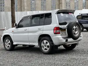Mitsubishi Pajero IO 2000 White