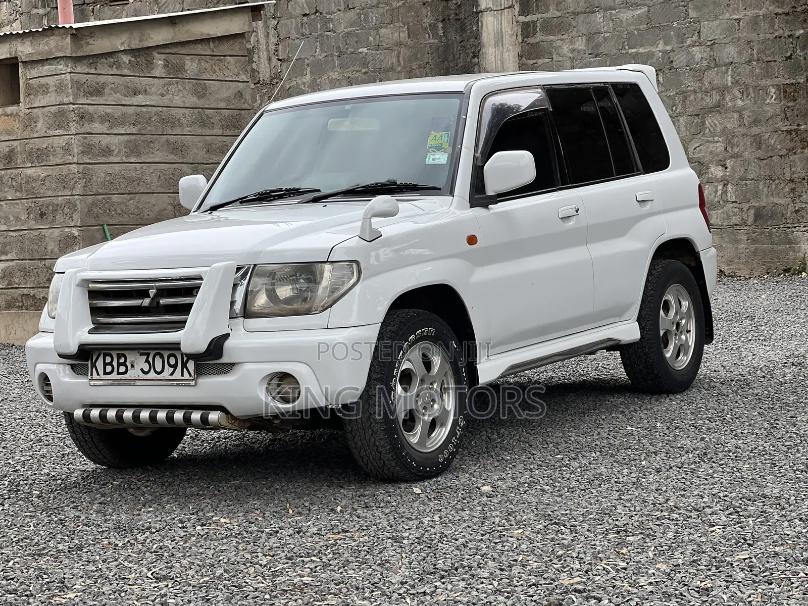 Mitsubishi Pajero IO 2000 White