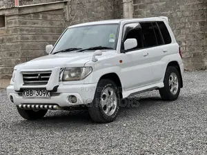Mitsubishi Pajero IO 2000 White