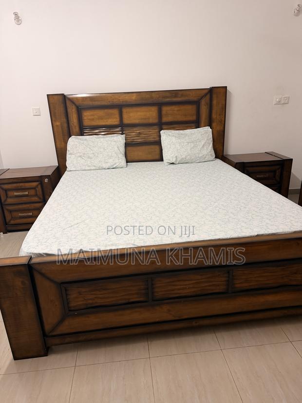A King Size Bed With Two Matching Nightstands. - thumbnail 2
