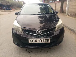 Toyota Vitz 1.3 FWD 3dr 2013 Purple