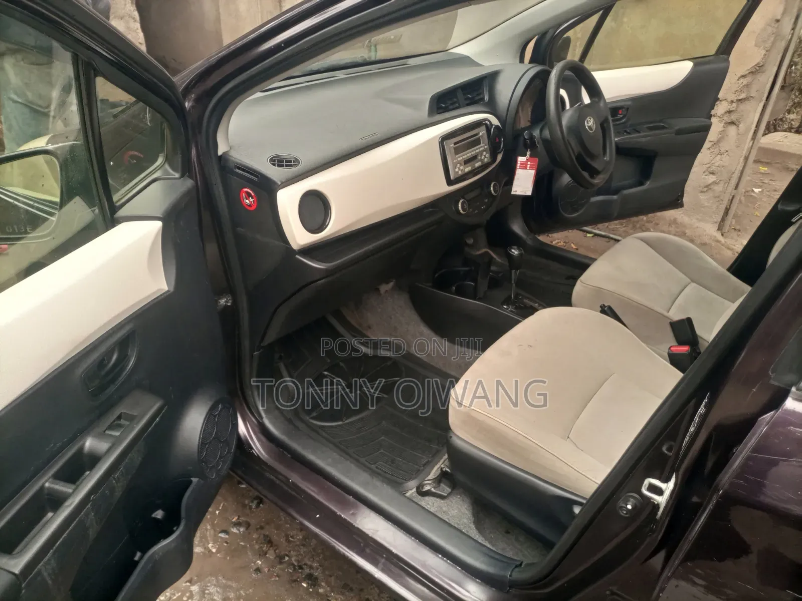 Toyota Vitz 1.3 FWD 3dr 2013 Purple