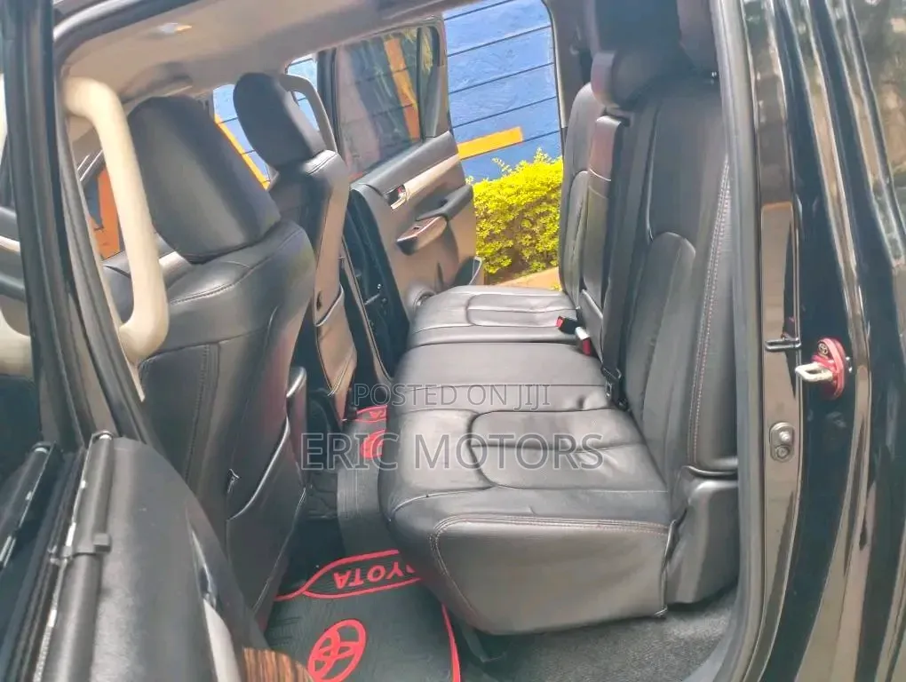 Toyota Hilux 2019 Black