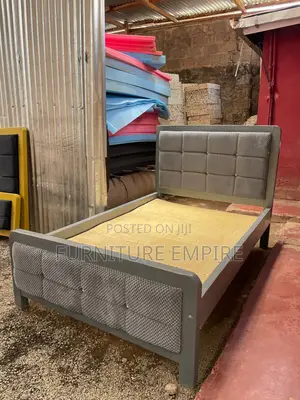 4x6 Mocket Upholstered Bed