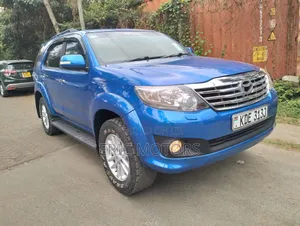 Toyota Fortuner 2015 Blue