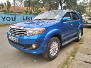 Toyota Fortuner 2015 Blue