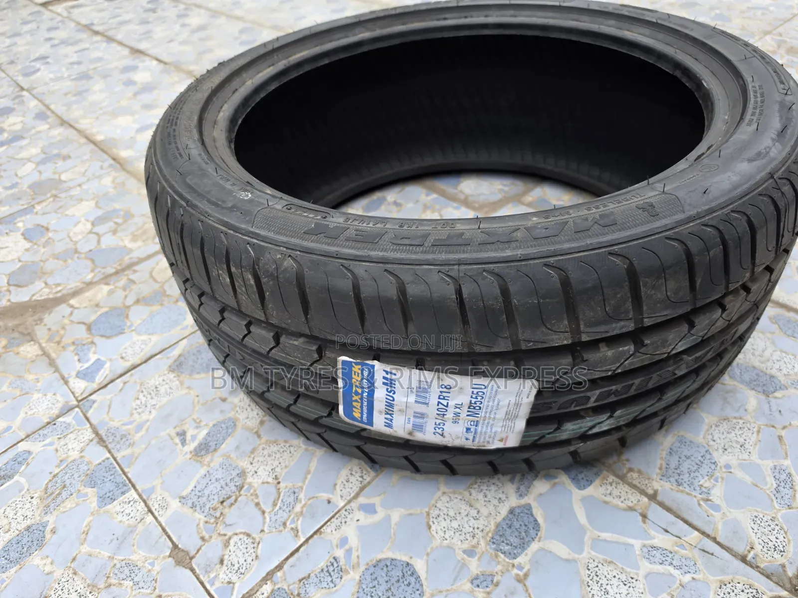 235 /40 R18 Maxtrek Tires