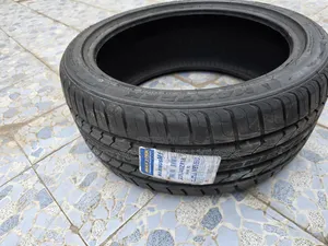 235 /40 R18 Maxtrek Tires